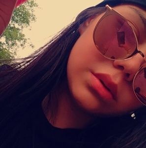 Meet your Posher, Clause